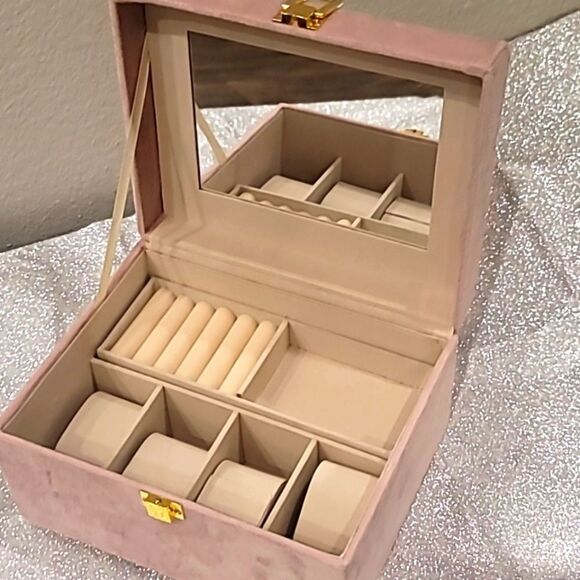 At Home Pink Velvet Jewelry/Watch Organization Box w/Handle - Picture 2 of 10